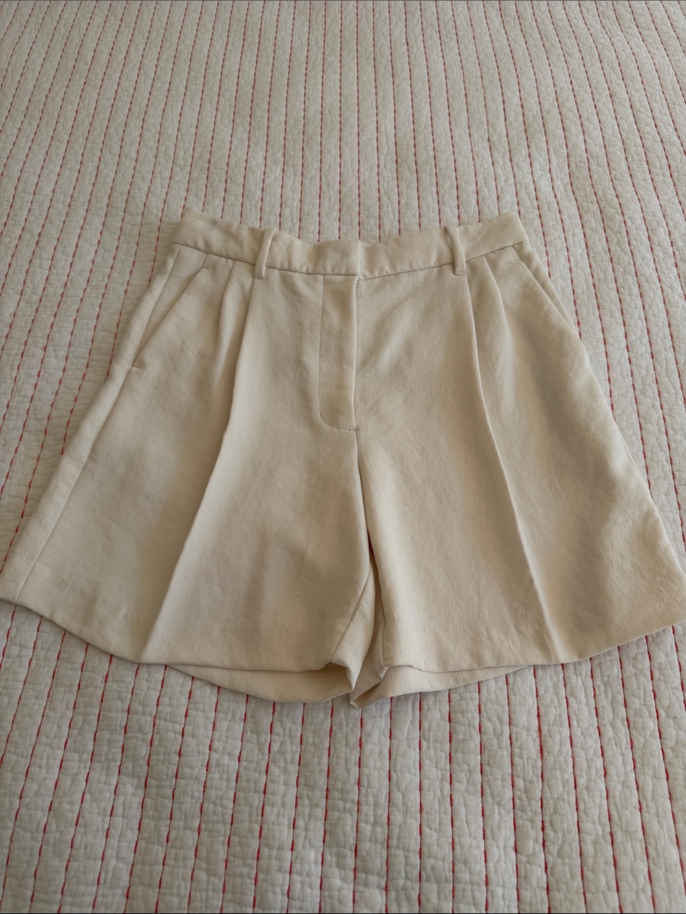 Aritzia Wilfred Effortless 5" Short sz 10 gently used - Picture 5 of 12